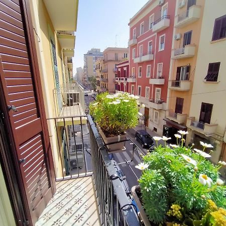 Sonnino Suite Jacuzzi Apartment Bari Bagian luar foto