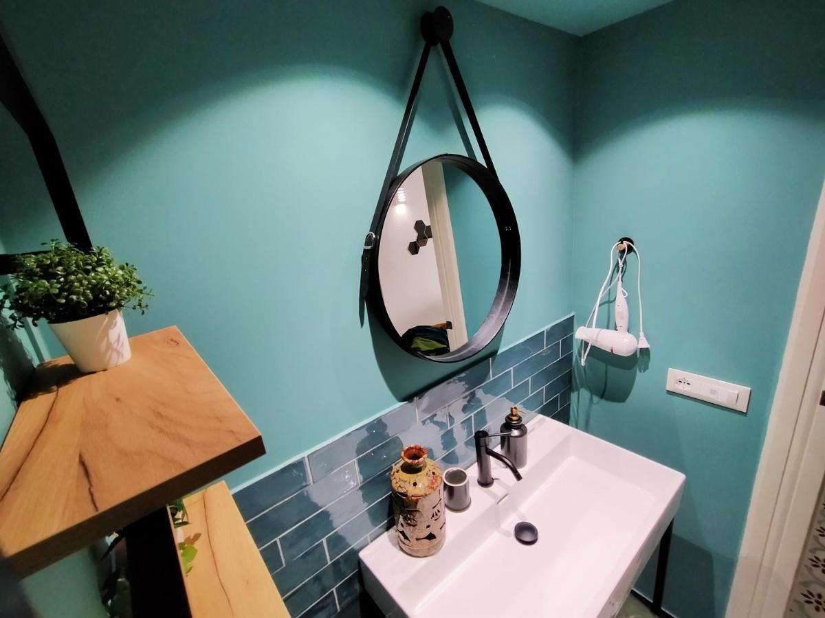 Sonnino Suite Jacuzzi Apartment Bari Bagian luar foto