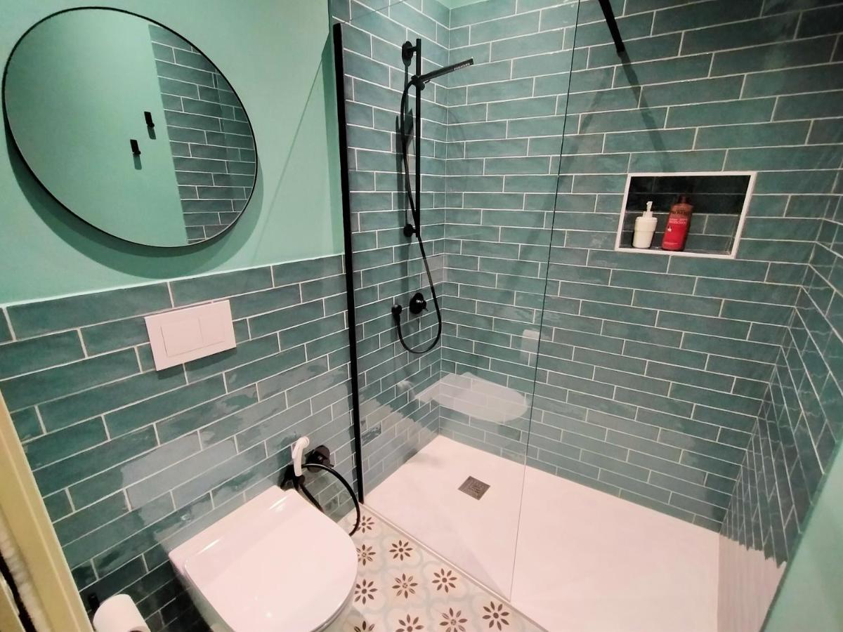 Sonnino Suite Jacuzzi Apartment Bari Bagian luar foto