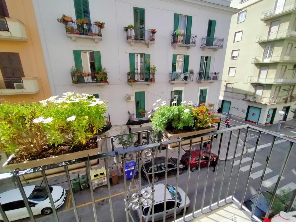 Sonnino Suite Jacuzzi Apartment Bari Bagian luar foto