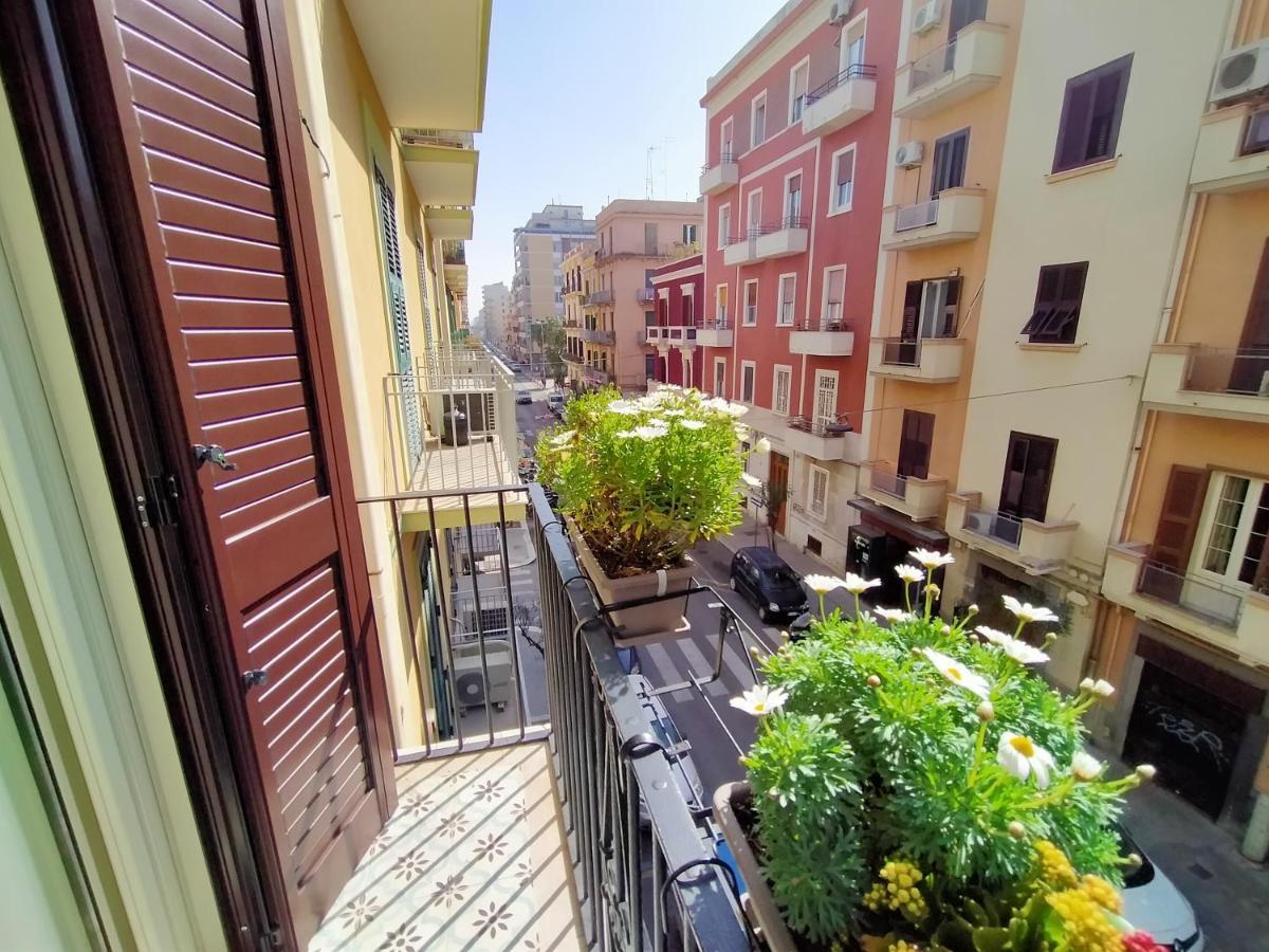 Sonnino Suite Jacuzzi Apartment Bari Bagian luar foto